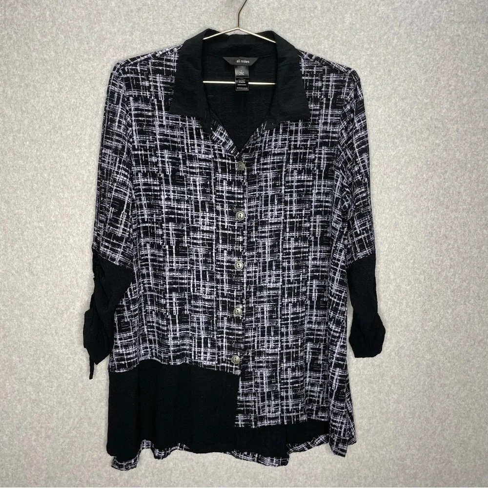 Ali Miles Abstract Crinkle Tunic Button Down Top